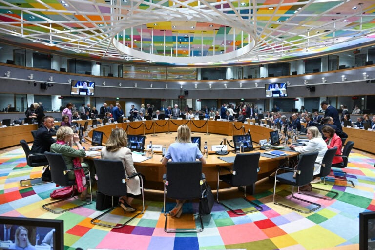 Picture of the roundtable of EU foreign affairs ministers during the FAC of 23 June